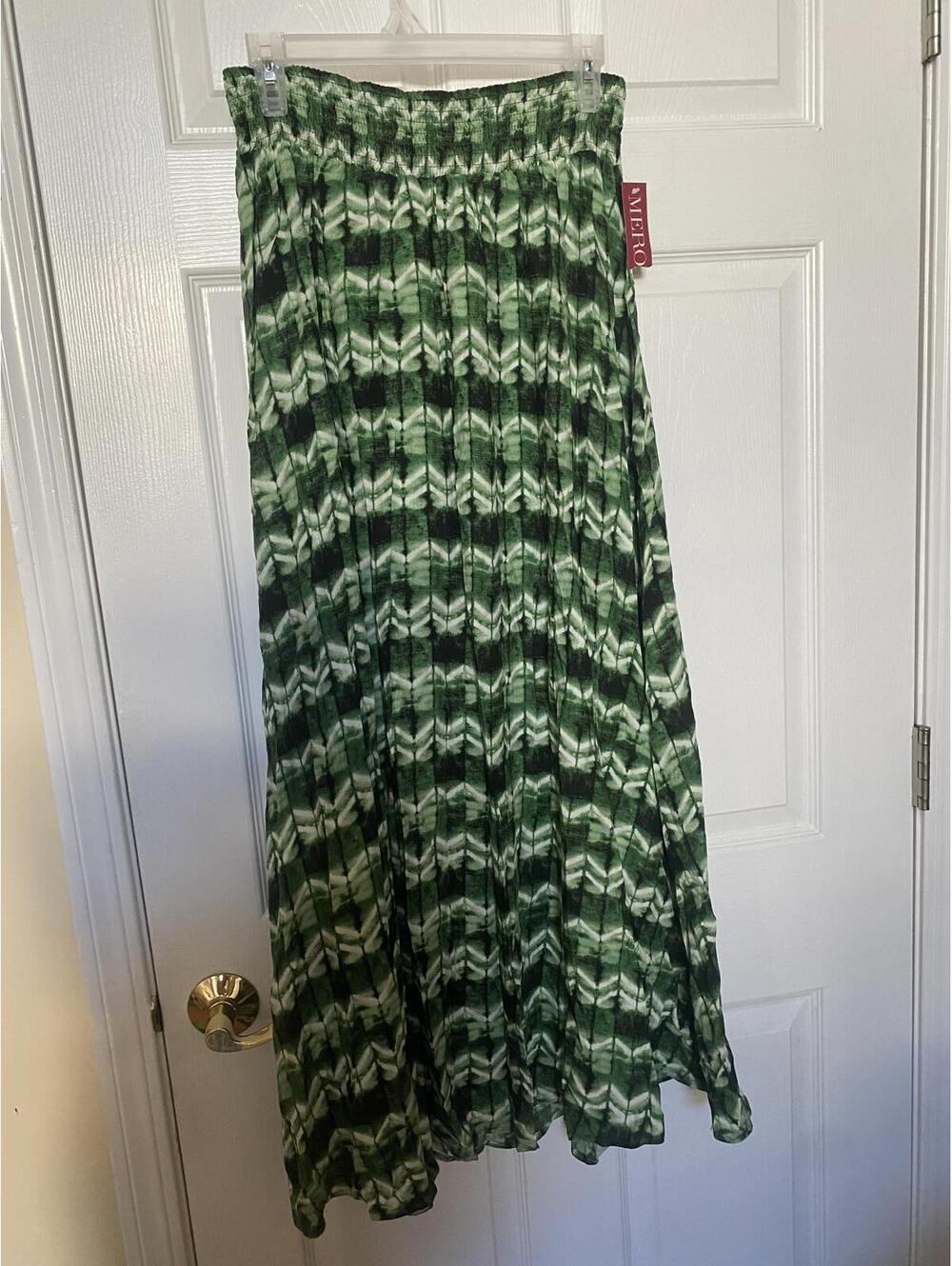 Merona Green and White Patterned Rayon Skirt Size S/P